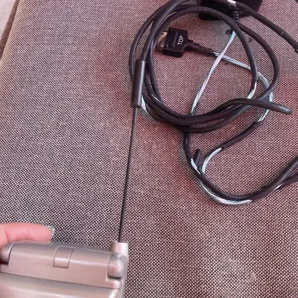 Vintage Motorola Silver TIMEPORT P8767 Flip Cell Phone - Y2K - Picture 3 of 9